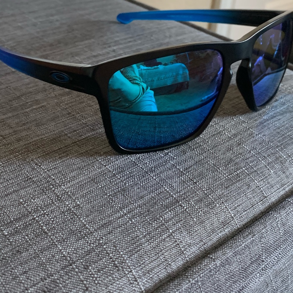Men’s Oakley Silver XL sunglasses